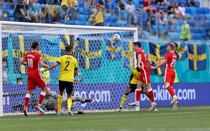 Svezia-Polonia, traversa di Lewandowski