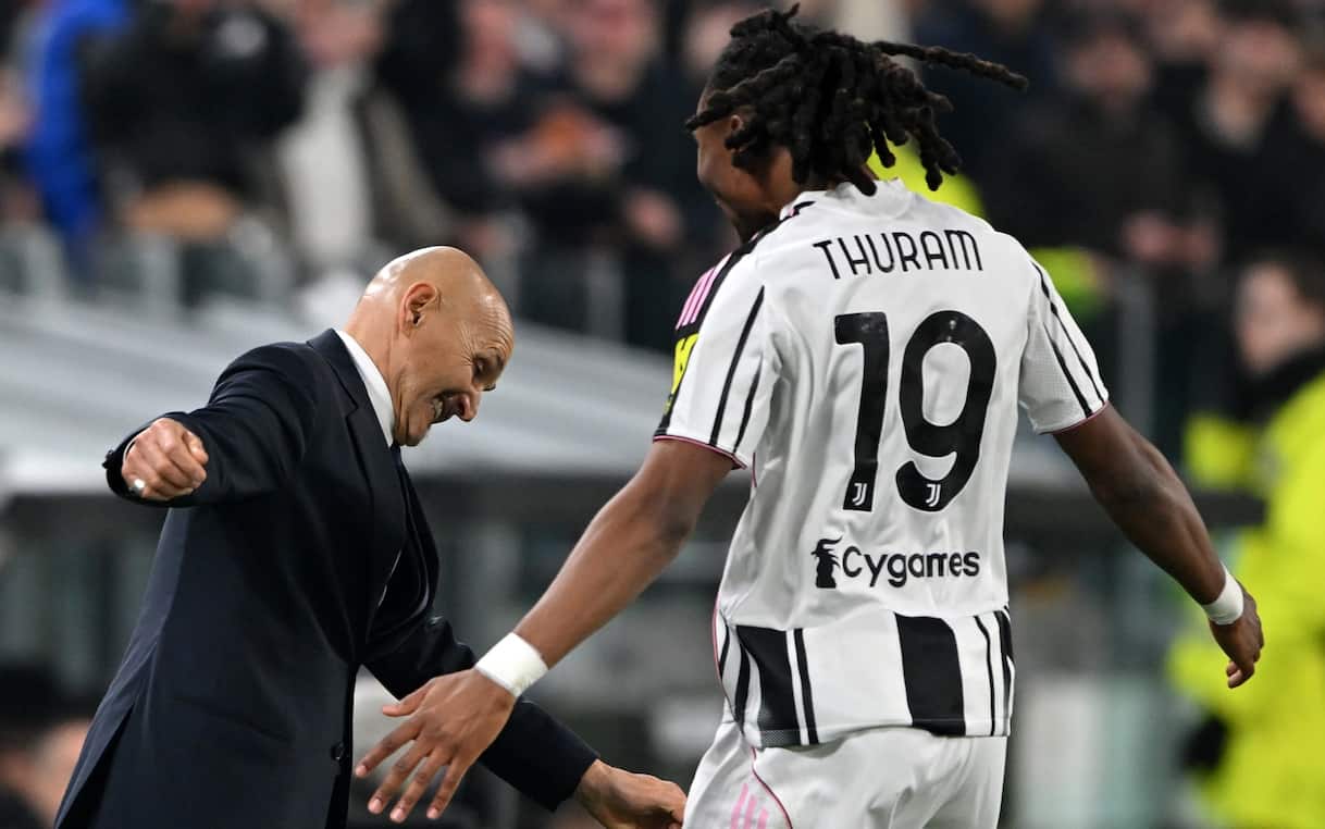 https://sport.sky.it/assets/images/ab6e8fc7d17a4a393e7264a1957ac26cad383909/skysport/it/calcio/serie-a/video/2026/03/09/juventus-marchegiani-commento-sky-calcio-club-1080604/spalletti_getty_juve_thuram.jpg?im=Resize,width=1218