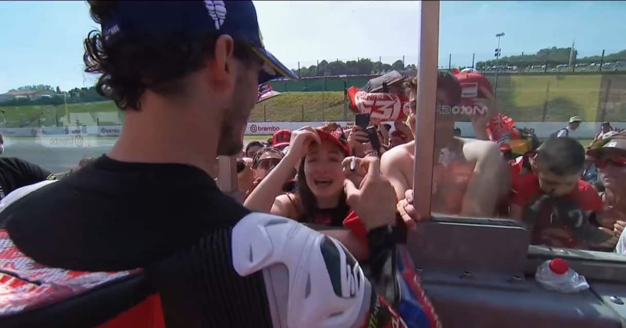 https://sport.sky.it/assets/images/abaa96aa9cfe6962b4461960f9956a2f3e3eee3b/skysport/it/motori/motogp/video/2026/06/01/bagnaia-tifosa-gp-mugello-italia-video-1102310/og_bagnaia_screen_tifosa.jpg?im=Resize,width=1218