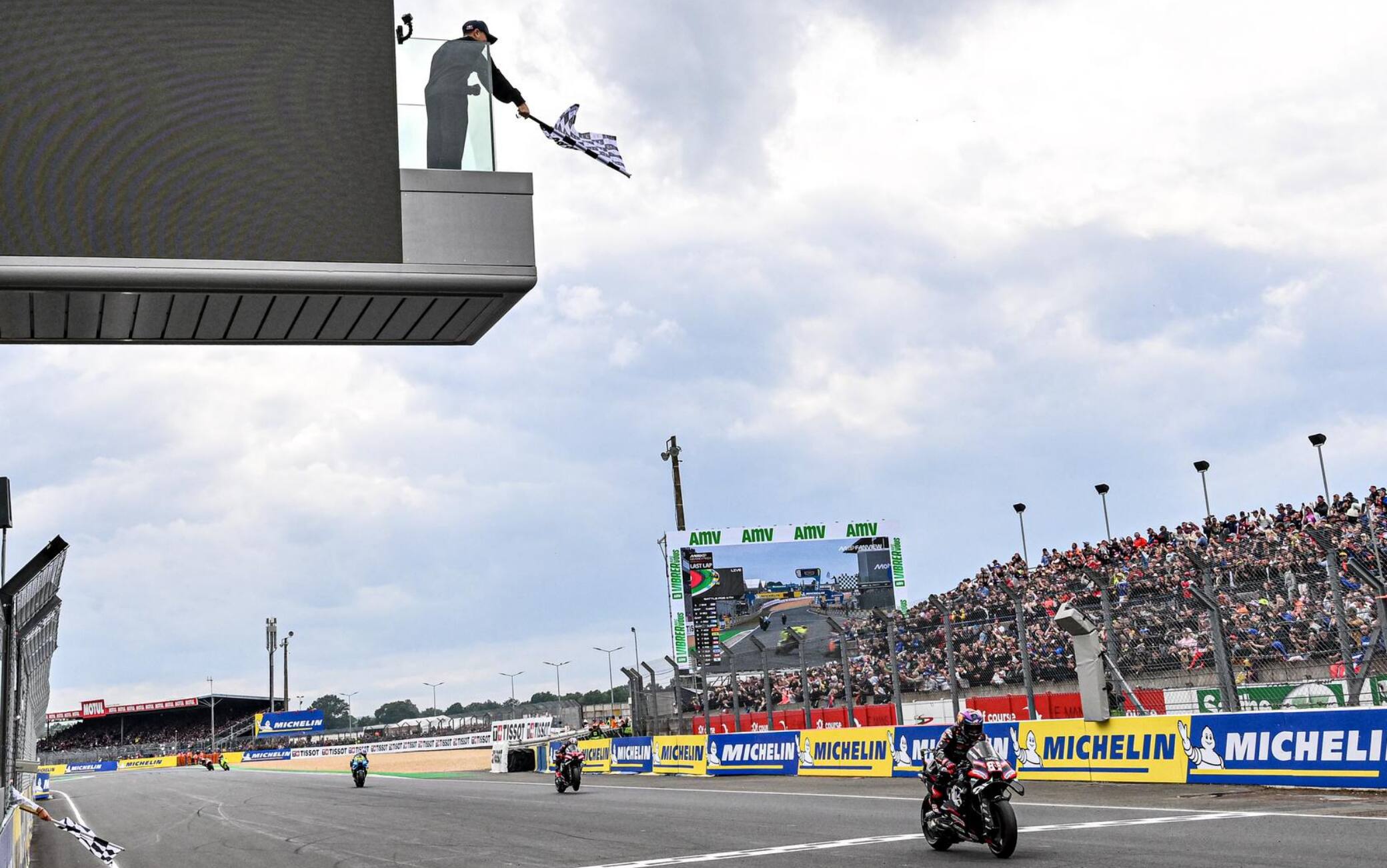 MotoGP in Francia, tripletta Aprilia a Le Mans: l'ultimo giro con la telecronaca Sky