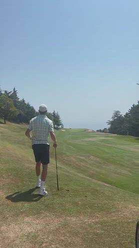 Sinner si dà al golf: sul green prima del cemento americano