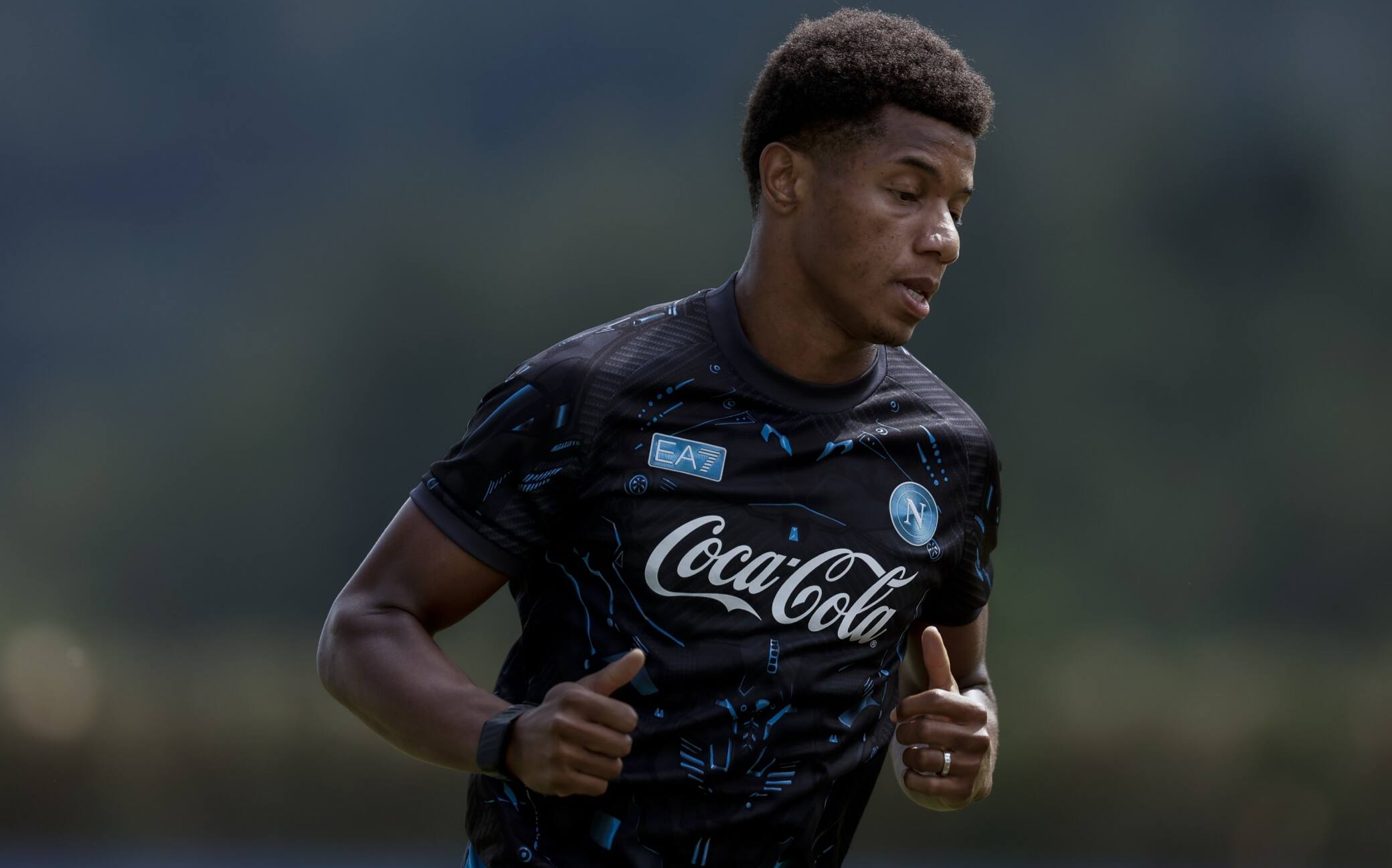 Napoli, David Neres tornato a Castel Volturno dopo l’operazione. Le news