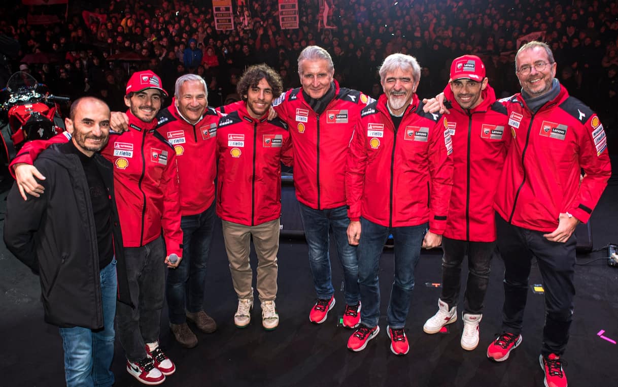 Festa Ducati a Bologna con Bagnaia e Bautista: le FOTO della serata ...
