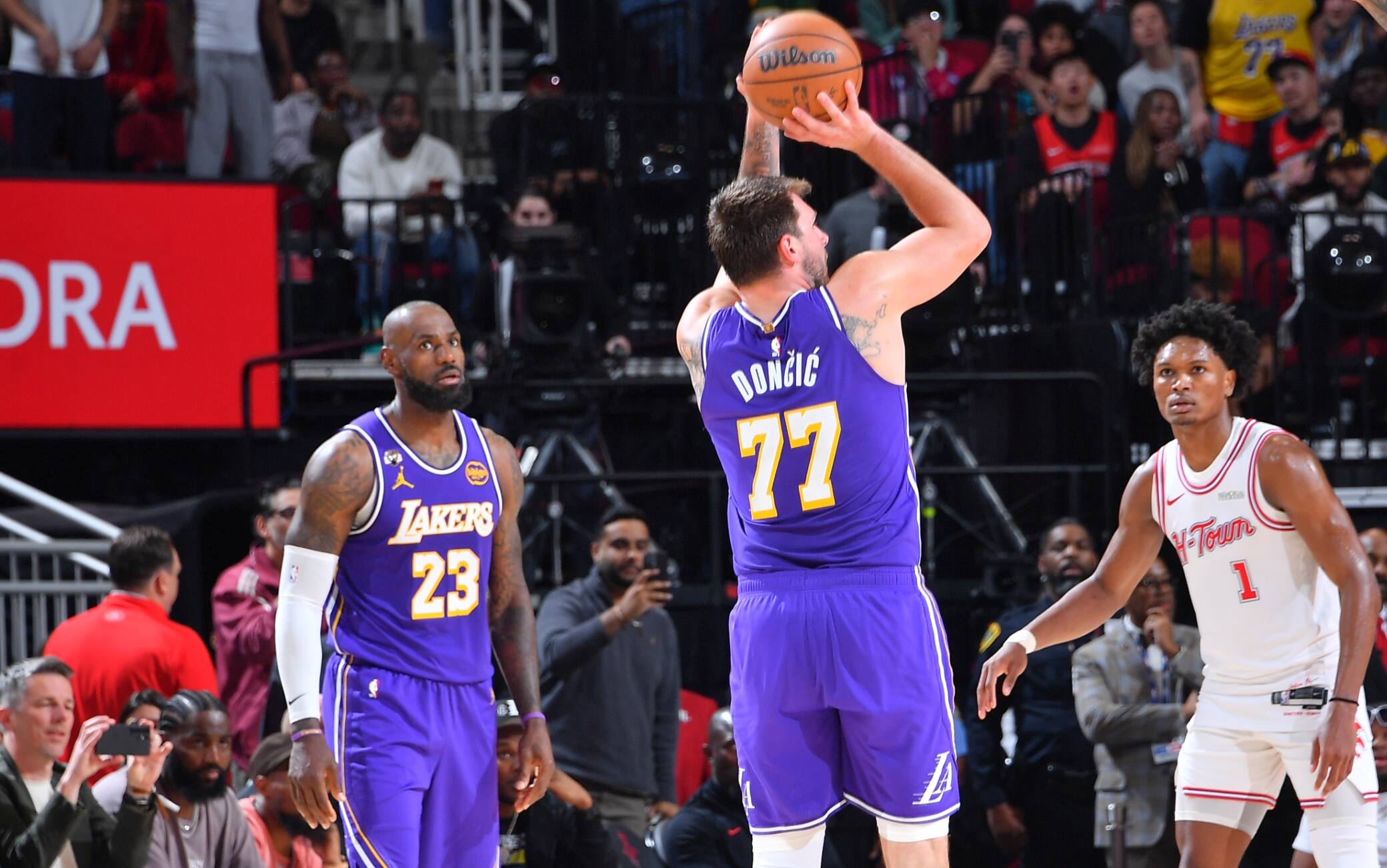 NBA, i risultati della notte: i Lakers passano ancora a Houston, OKC e Atlanta in striscia