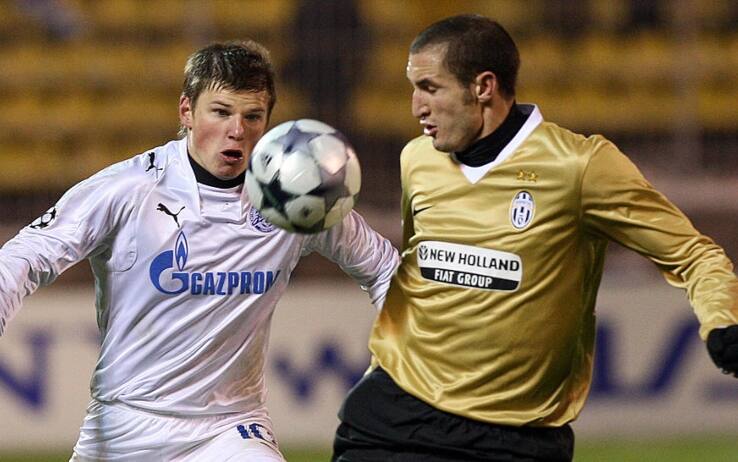 Chiellini e Arshavin durante Zenit-Juventus del 25 novembre 2008