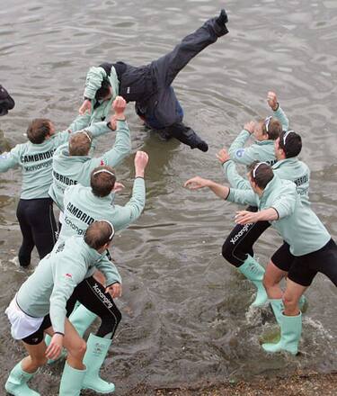 cambridge_batte_oxford_storica_regata_tamigi