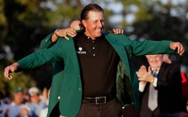 augusta_masters_phil_mickelson_green_jacket_ap