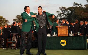 phil_mickelson_charl_schwartzel_getty