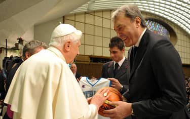 dino_meneghin_papa_ratzinger_lp