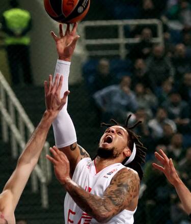 hackett_armani_basket_getty