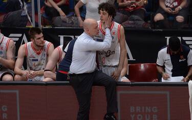 Milano 11 Giugno  2016
Play Off Basket campionato serie A1  2015/2016  EA7 Emporio Armani Milano Grissin Bon Reggio Emilia  Gara 5
Nella Foto Amedelo Della Valle Massimiliano Menetti Delusione
Foto Ciamillo