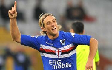20091024 - GENOVA - SPR : CALCIO: SAMPDORIA-BOLOGNA.
Il centrocampista svizzero della Sampdoria Reto Ziegler festeggia dopo aver segnato il gol contro il Bologna allo stadio Luigi Ferraris di Genova oggi 24 ottobre 2009.
ANSA / LUCA ZENNARO / PAL