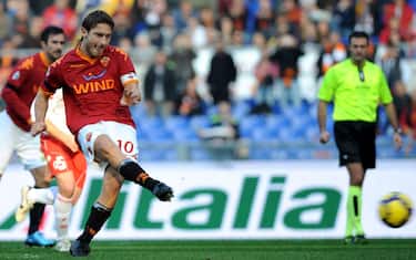 13_giornata_francesco_totti_rigore_roma_bari