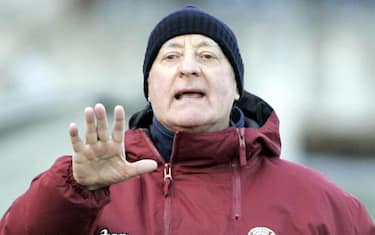  Livorno coach Carlo Mazzone gestures during the Italian Serie A major league soccer match between Livorno and Fiorentina, in Leghorn central Italy, Sunday Feb. 12, 2006.  Livorno won 2-0. (AP Photo/Lorenzo Galassi)