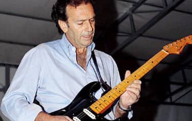 sport_calcio_italiano_cagliari_cellino_chitarra