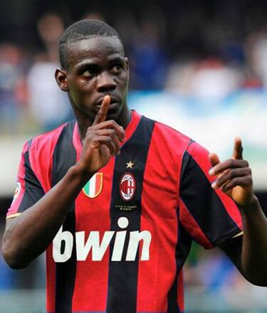 balotelli_cuore_rossonero_facebook