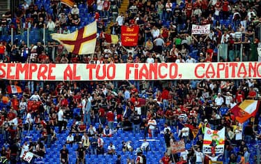 sport_calcio_italiano_roma_striscione_totti_01_ansa