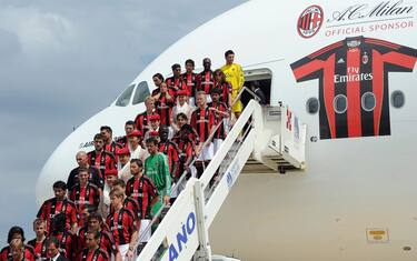 milan_nuova_maglia_aereo_ansa