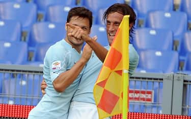 Il centrocampista della Lazio Stefano Mauri (D) esulta con l'attaccante argentino Mauro Zarate (S) dopo aver realizzato la rete del vantaggio durante la partita del campionato di serie A contro il Brescia, oggi 3 ottobre 2010 allo stadio Olimpico di Roma  ANSA/CLAUDIO ONORATI

