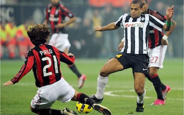 sport_calcio_italiano_milan_juve_contrasto_melo_pirlo_ansa