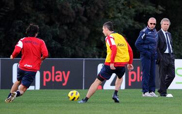GENOA, ITALY - NOVEMBER 08: Davide Ballardini and president Enrico Preziosi  look on during his first training session after a Genoa CFC press conference to announce new coach Davide Ballardini on November 8, 2010 in Genoa, Italy. (Photo by Massimo Cebrelli/Getty Images) *** Local Caption *** Davide Ballardini;Enrico Preziosi