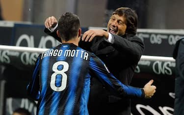 MILAN, ITALY - JANUARY 06:  Thiago Motta of FC Internazionale Milano and head coach Leonardo celebrate scoring the third goal during the Serie A match between Inter and Napoli at Stadio Giuseppe Meazza on January 6, 2011 in Milan, Italy.  (Photo by Claudio Villa/Getty Images) *** Local Caption *** Leonardo;Thiago Motta