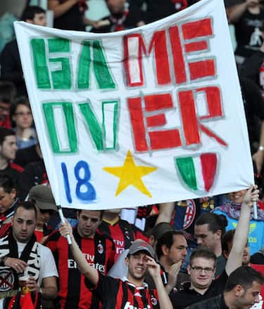 AC Milan suporters cheer their team prior the Italian serie A football match AS Roma vs AC Milan on May 7, 201, at Olympic stadium in Rome.  AFP PHOTO / ALBERTO PIZZOLI (Photo credit should read ALBERTO PIZZOLI/AFP/Getty Images)