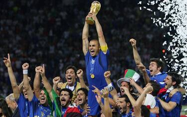 Berlin, GERMANY:  (FILES) - Picture taken 09 July 2006 of Italian defender Fabio Cannavaro (C) celebrating with the trophy after the World Cup 2006 final football game Italy vs.France,  at Berlin stadium. The 2006 'Ballon d'Or' is due to be announced, 27 November 2006, and Italy's World Cup-winning captain Fabio Cannavaro is widely expected to succeed Barcelona's Brazilian Ronaldinho as the 51st winner of the prestigious prize.  AFP PHOTO / NICOLAS ASFOURI  (Photo credit should read NICOLAS ASFOURI/AFP/Getty Images)