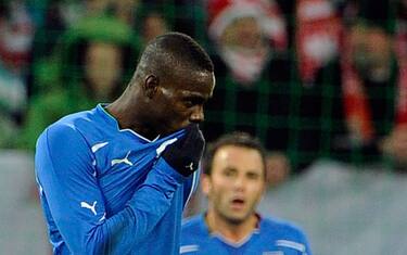 balotelli_gol_polonia_bacio_maglia_italia_getty