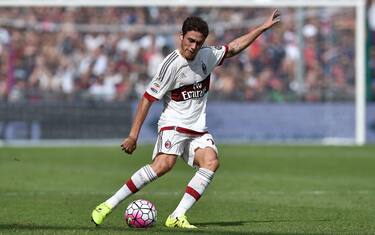 GENOA, ITALY - SEPTEMBER 27:  Davide Calabria of AC Milan in action during the Serie A match between Genoa CFC and AC Milan at Stadio Luigi Ferraris on September 27, 2015 in Genoa, Italy.  (Photo by Valerio Pennicino/Getty Images)