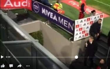 18_mancini_dito_medio_twitter