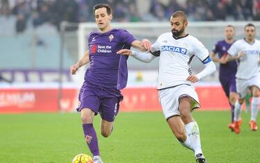 Fiorentina' s Nikola Kalinic  (L) and Udinese  Larangeira Danilo  in action during the soccer match Acf Fiorentina vs Udinese at Artemio Franchi stadium in Florence, Italy, 06 December   2015
ANSA/MAURIZIO DEGL INNOCENTI
