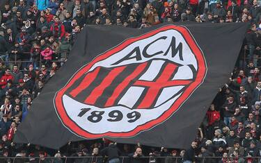 milan_tifosi_bandierone_getty