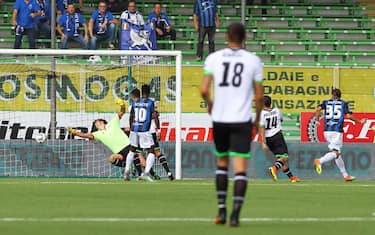 Foto LaPresse/Massimo Paolone
02/10/2016 Cesena (Italia)
Sport Calcio
Cesena vs Latina - Campionato di calcio Serie B ConTe.it 2016/2017 - Stadio "Orogel Stadium-Dino Manuzzi"
Nella foto: Daniele Paponi realizza un gol 

Photo LaPresse/Massimo Paolone
October 2, 2016 Cesena (Italy)
Sport Soccer
Cesena vs Latina - Italian Football Championship League B ConTe.it 2016/2017 - "Orogel Stadium-Dino Manuzzi" Stadium 
In the pic: Daniele Paponi scores a goal