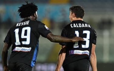 PESCARA, ITALY - OCTOBER 26:  Mattia Caldara of Atalanta BC celebrates after scoring the opening goal during the Serie A match between Pescara Calcio and Atalanta BC at Adriatico Stadium on October 26, 2016 in Pescara, Italy.  (Photo by Giuseppe Bellini/Getty Images)