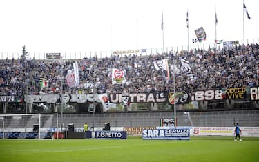 Foto LaPresse/Simone Fanini
02/10/2016 Ascoli Piceno(Italia) 
Sport Calcio 
Ascoli vs Spezia  - Campionato di calcio Serie B ConTe.it 2016/2017 - Stadio "Cino e Lillo del Duca"
Nella foto: tifosi ascoli
Photo LaPresse/Simone Fanini
October 2, 2016 Ascoli (Italy) 
Sport Soccer
Ascoli vs Spezia - Italian Football Championship League B ConTe.it 2016/2017 - "Cino e Lillo del Duca" Stadium 
In the pic: fans ascoli
