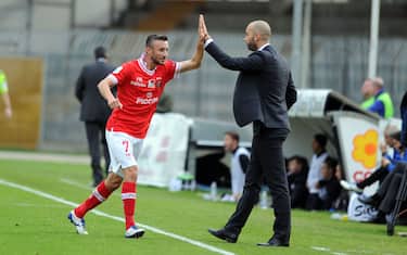 Foto LaPresse/Simone Fanini
20/11/2016 Ascoli Piceno(Italia) 
Sport Calcio 
Ascoli vs Perugia  - Campionato di calcio Serie B ConTe.it 2016/2017 - Stadio "Cino e Lillo del Duca"
Nella foto: esultanza gol Guberti con mister Bucchi
Photo LaPresse/Simone Fanini
November 20, 2016 Ascoli (Italy) 
Sport Soccer
Ascoli vs Perugia - Italian Football Championship League B ConTe.it 2016/2017 - "Cino e Lillo del Duca" Stadium 
In the pic: exultation goal Guberti with mister Bucchi
