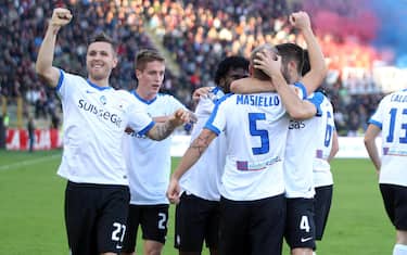 Andrea Masiello of Atalanta jubilates after scoring a goal during the italian serie A soccer match Bologna Fc vs Atalanta at "Dall'Ara" stadium in Bologna, Italy, 27 November 2016. ANSA/GIORGIO BENVENUTI