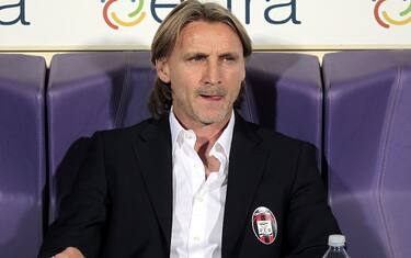 FLORENCE, ITALY - OCTOBER 26: Davide Nicola manager of FC Crotone looks on during the Serie A match between ACF Fiorentina and FC Crotone at Stadio Artemio Franchi on October 26, 2016 in Florence, Italy.  (Photo by Gabriele Maltinti/Getty Images)
