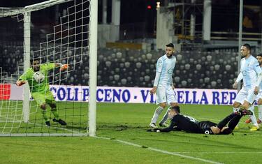 Foto LaPresse/Simone Fanini
13/12/2016 Ascoli Piceno(Italia) 
Sport Calcio 
Ascoli vs Entella  - Campionato di calcio Serie B ConTe.it 2016/2017 - Stadio "Cino e Lillo del Duca"
Nella foto: gol Favilli 2-1
Photo LaPresse/Simone Fanini
December 13, 2016 Ascoli (Italy) 
Sport Soccer
Ascoli vs Entella - Italian Football Championship League B ConTe.it 2016/2017 - "Cino e Lillo del Duca" Stadium 
In the pic: goal Favilli 2-1

