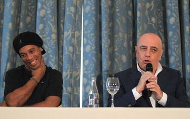 ronaldinho_galliani_ansa