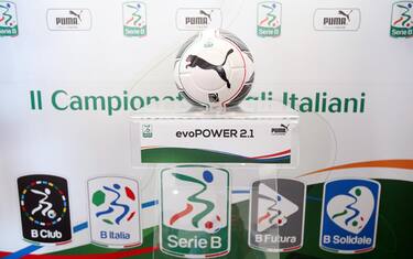Andrea Abodi, presidente della Lega di Serie B in occasione della presentazione del pallone ufficiale della serie B presentato nella sede della Lega in via Rosellini a Milano, 6 Agosto 2015. ANSA/ MATTEO BAZZI
