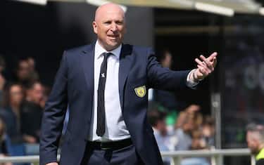 Chievo's head coach Rolando Maran gestures during the Italian Serie A soccer match between Atalanta BC and AC Chievo Verona at Atleti Azzurri d'Italia in Bergamo, 24 April 2016. ANSA/ MAGNI 