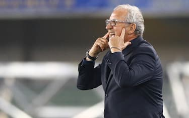 Luigi Delneri, allenatore del Verona, durante la partita di serie A Verona-Juventus allo stadio Bentegodi di Verona, 8 maggio 2016. 
Ansa / Simone Venezia