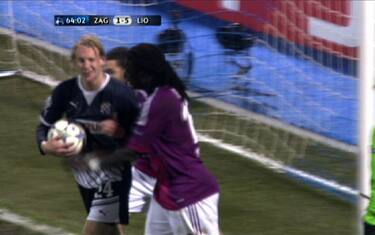 dinamo_zagabria_lione_occhiolino_vida_gomis