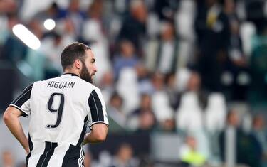 Foto LaPresse/Spada21 Settembre 2016 Torino (Italia) Sport Calcio Juventus vs Cagliari Campionato italiano di calcio Serie A TIM 2016/2017?  "Juventus Stadium "Nella foto:?higuainPhoto LaPresse/SpadaSeptember 21 , 2016 Turin (Italy)Sport SoccerJuventus vs Cagliari Italian Football Championship League A TIM 2016/2017 - " Juventus Stadium "In the pic: higuain