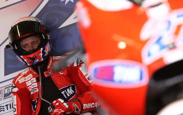 Australian MotoGP driver Casey Stoner has  a talk with mechanics in his box at the Le Mans racetrack during free practice, in Le Mans, Friday, May 21, 2010. (AP Photo/David Vincent)