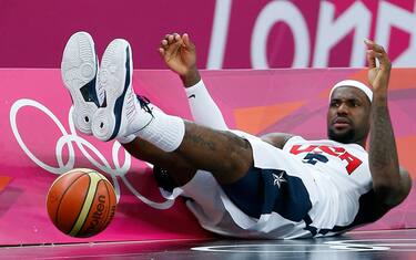 lebron_james_falling_usa_getty