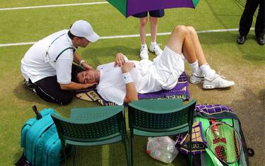 isner_wimbledon_intervento_medico_ansa