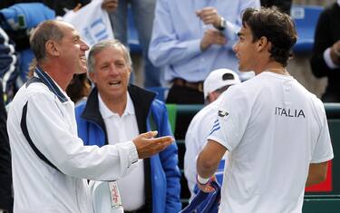 epa02919933 Italian Fabio Fognini (R) reacts with his coach Corrado Barazzutti after his victory after Chilean Fernando Gonz?lez left the court following an injury during the match of the Davis Cup held at the Court Central in Santiago de Chile, Chile on, 16 September 2011.  EPA/Felipe Trueba